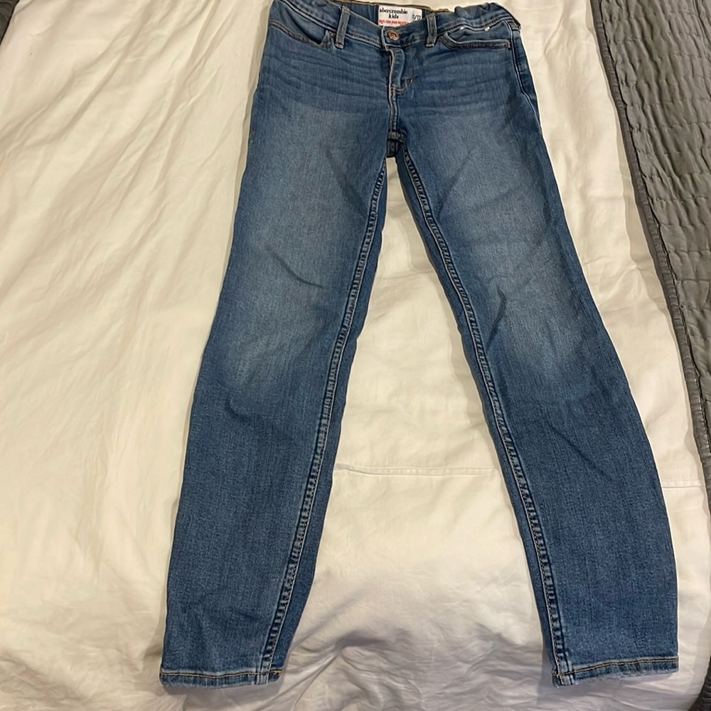 Like new Abercrombie girls jeans size 11/12. Medium wash skinny jeans.